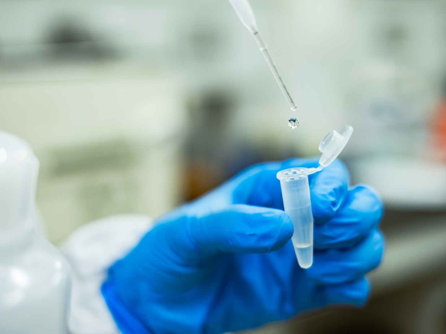 Diagnostic enzymes engineering tailored to tissue lysate